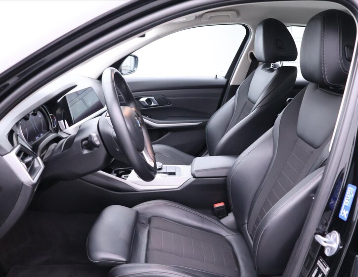 BMW Řada 3 Sedan / Limuzína 2,0 l 140 kw