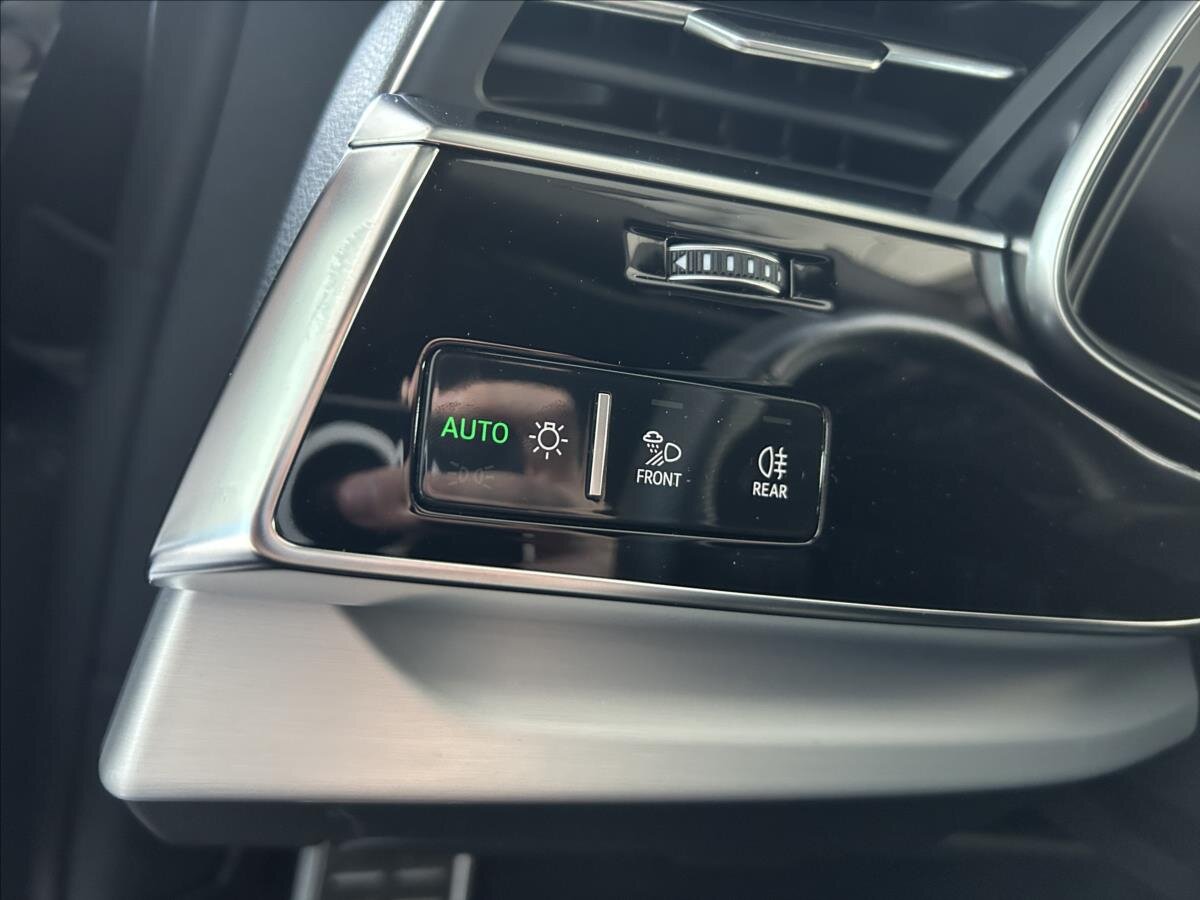 Audi Q8 SUV / Terénní 3,0 l 250 kw