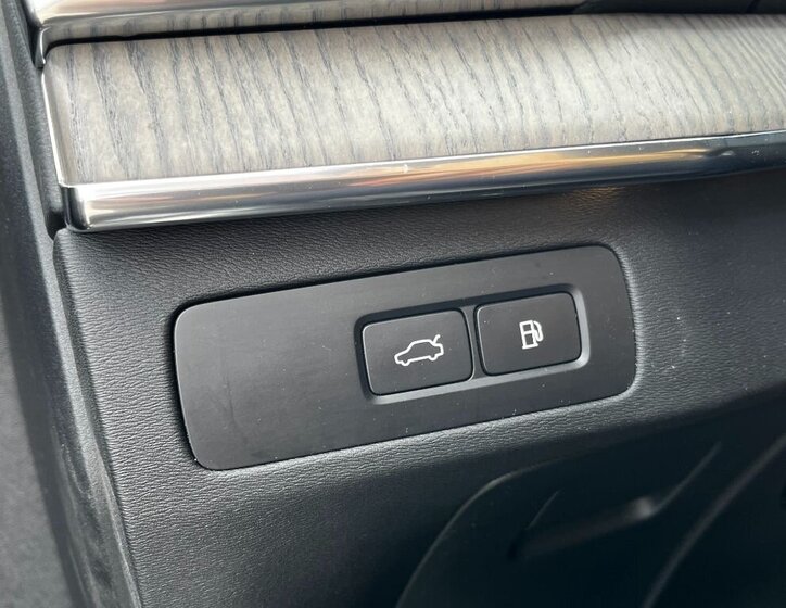 Volvo XC90 SUV / Terénní 2,0 l 335 kw