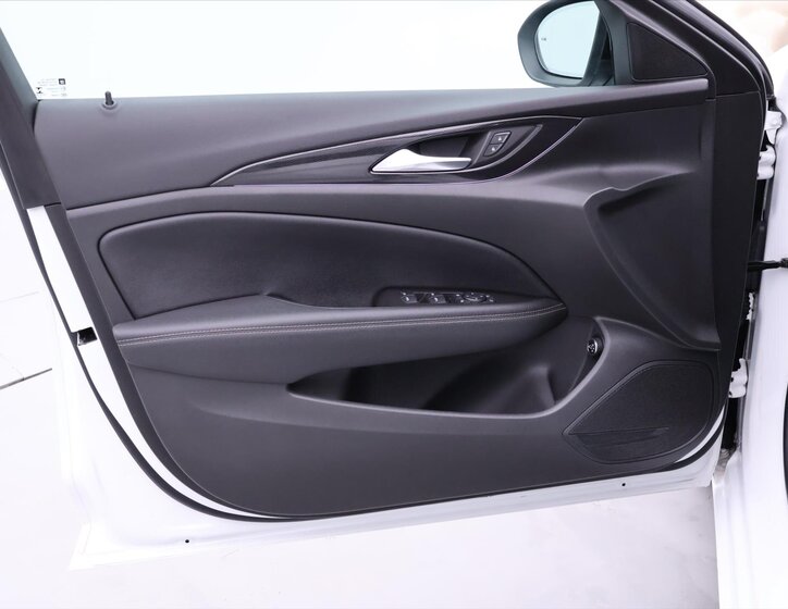 Opel Insignia Kombi 2,0 l 128 kw