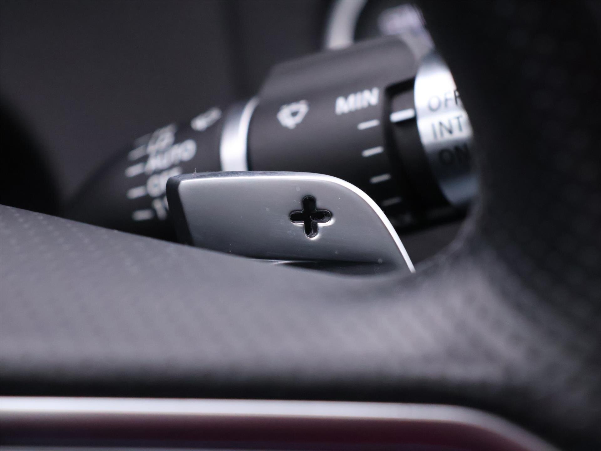 Land Rover Range Rover Velar SUV / Terénní 3,0 l 221 kw