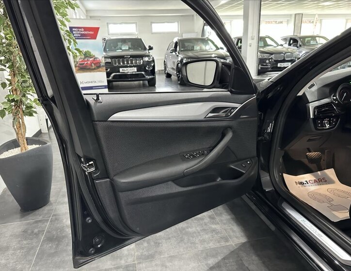 BMW Řada 5 Sedan / Limuzína 2,0 l 135 kw