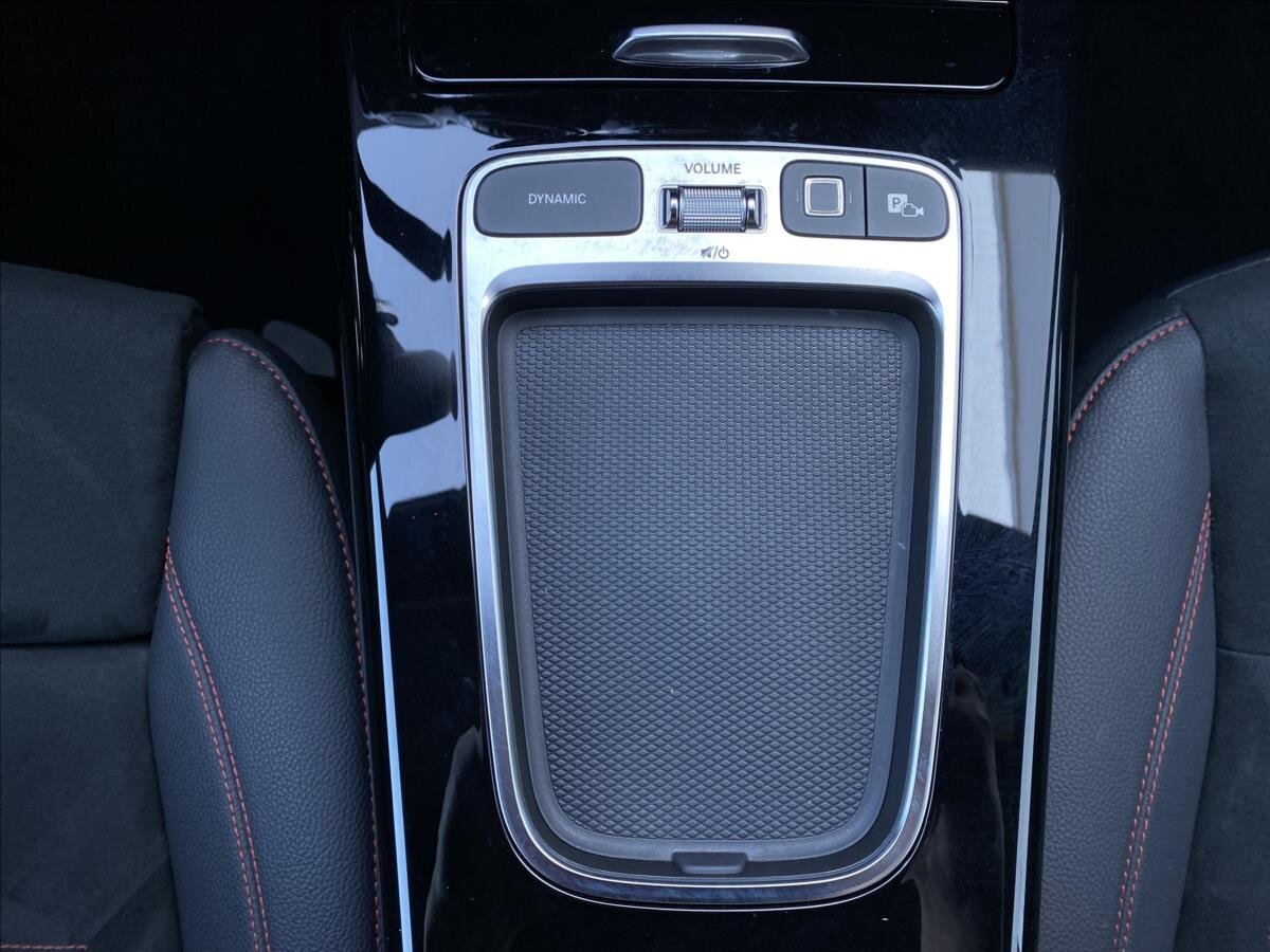 Mercedes-Benz Třídy A Sedan / Limuzína 1,3 l 120 kw