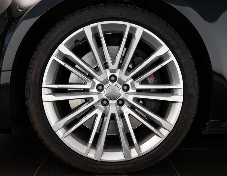 Audi S8 Sedan / Limuzína 4,0 l 382 kw