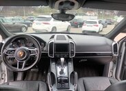 Porsche Cayenne Kombi 3,0 l 180 kw