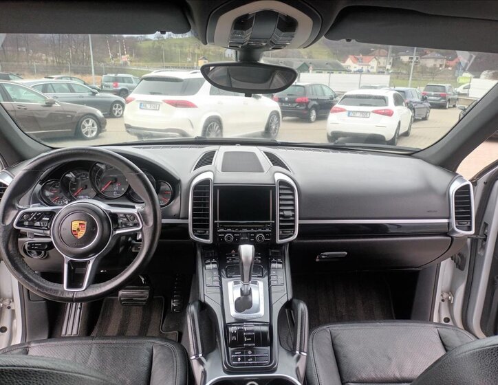 Porsche Cayenne Kombi 3,0 l 180 kw