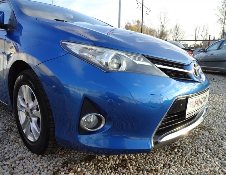 Toyota Auris 11