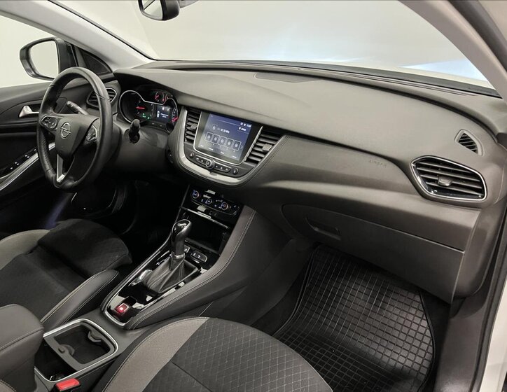 Opel Grandland X SUV / Terénní 1,2 l 96 kw