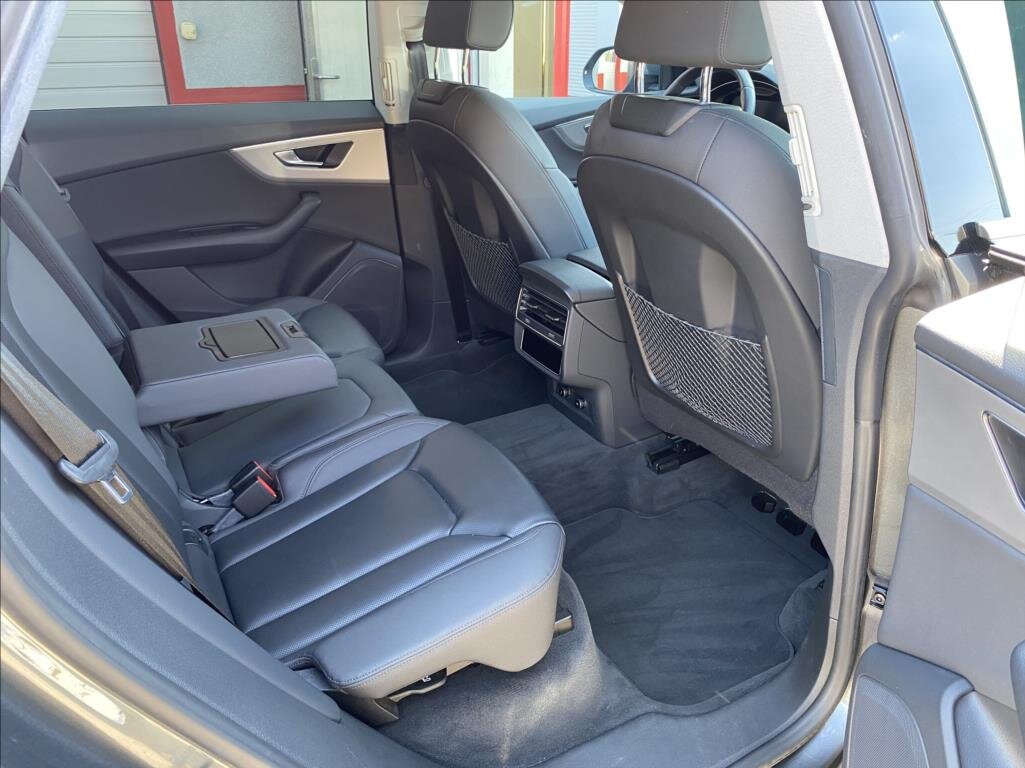 Audi Q8 SUV / Terénní 3,0 l 250 kw