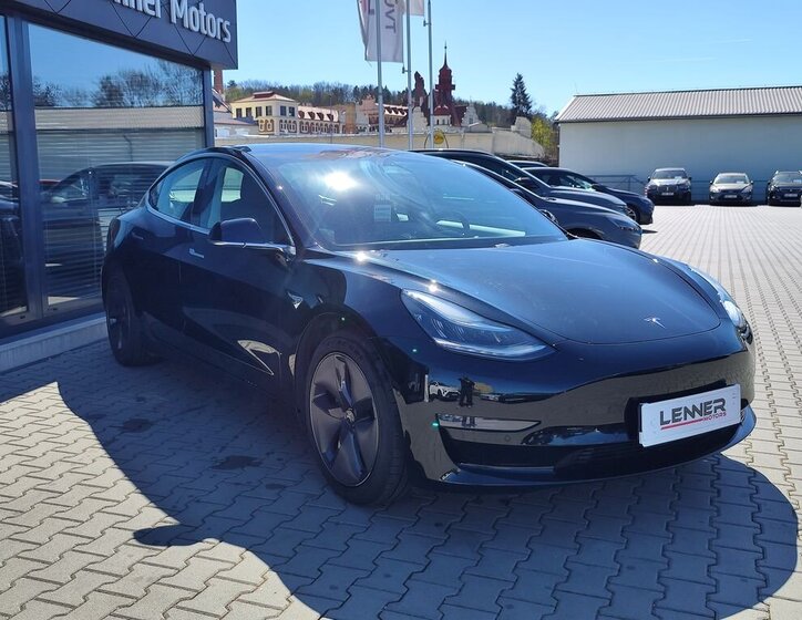 Tesla Model 3 Sedan / Limuzína 0,0 155 kw