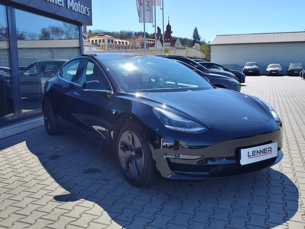 Tesla Model 3 Sedan / Limuzína 0,0 155 kw