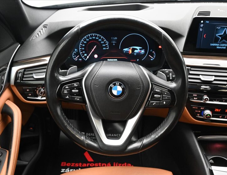 BMW Řada 5 Kombi 3,0 l 195 kw