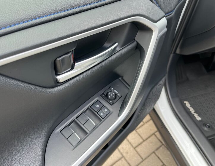 Toyota RAV4 SUV / Terénní 2,5 l 131 kw