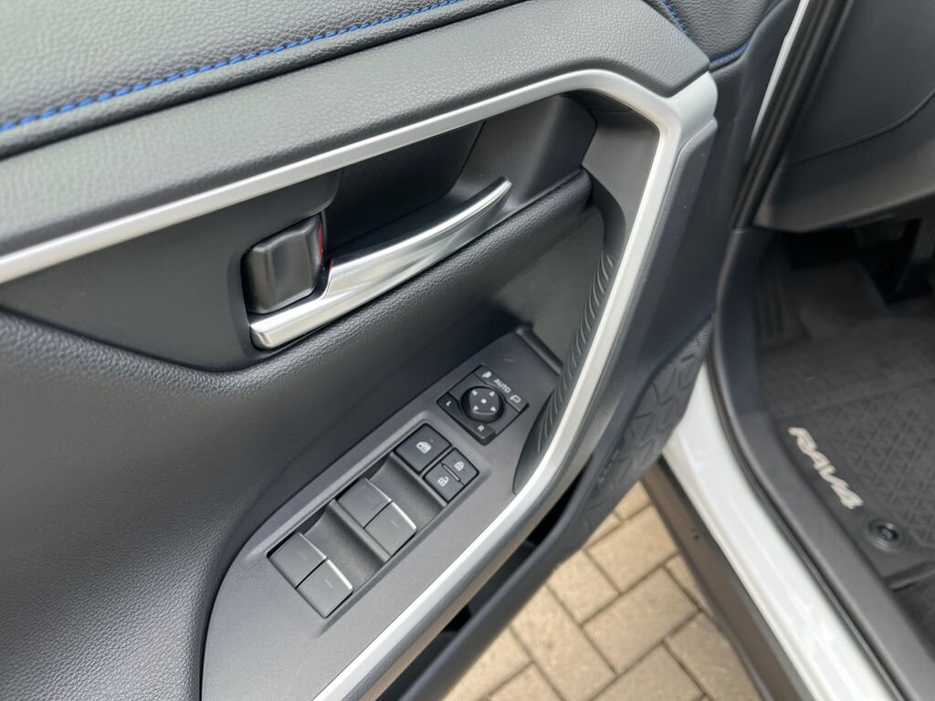 Toyota RAV4 SUV / Terénní 2,5 l 131 kw