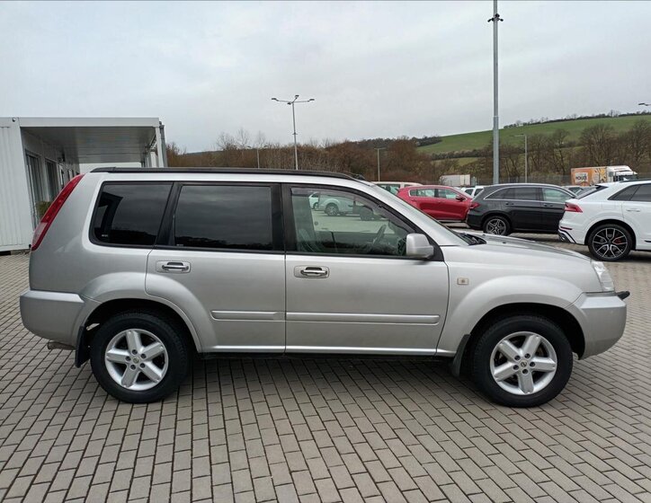 Nissan X-Trail SUV / Terénní 2,5 l 121 kw