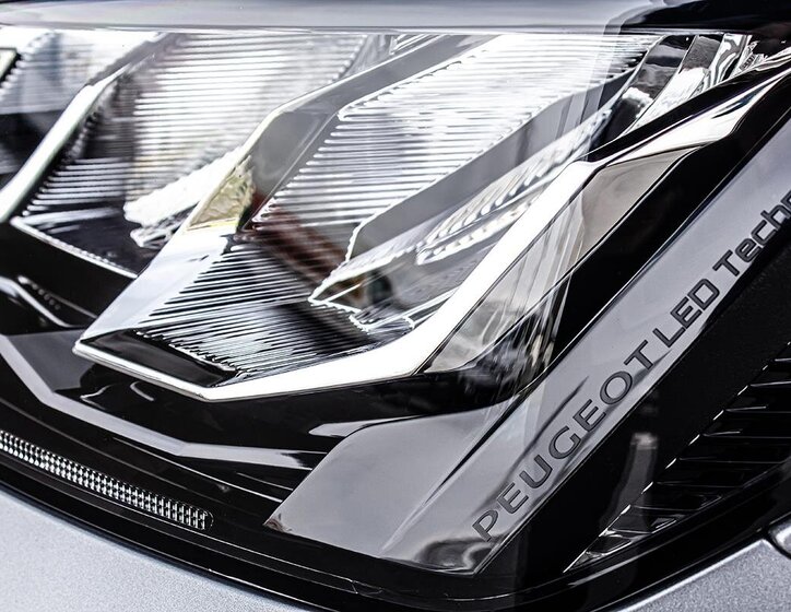 Peugeot 208 Hatchback 1,2 l 74 kw