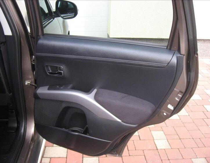 Mitsubishi Outlander 21