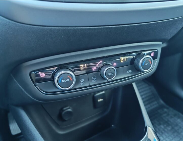 Opel Crossland X SUV / Terénní 1,2 l 81 kw