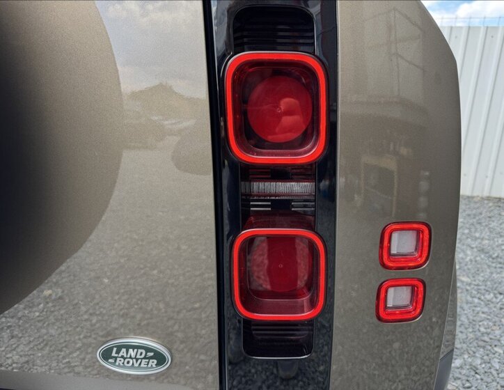Land Rover Defender SUV / Terénní 3,0 l 221 kw