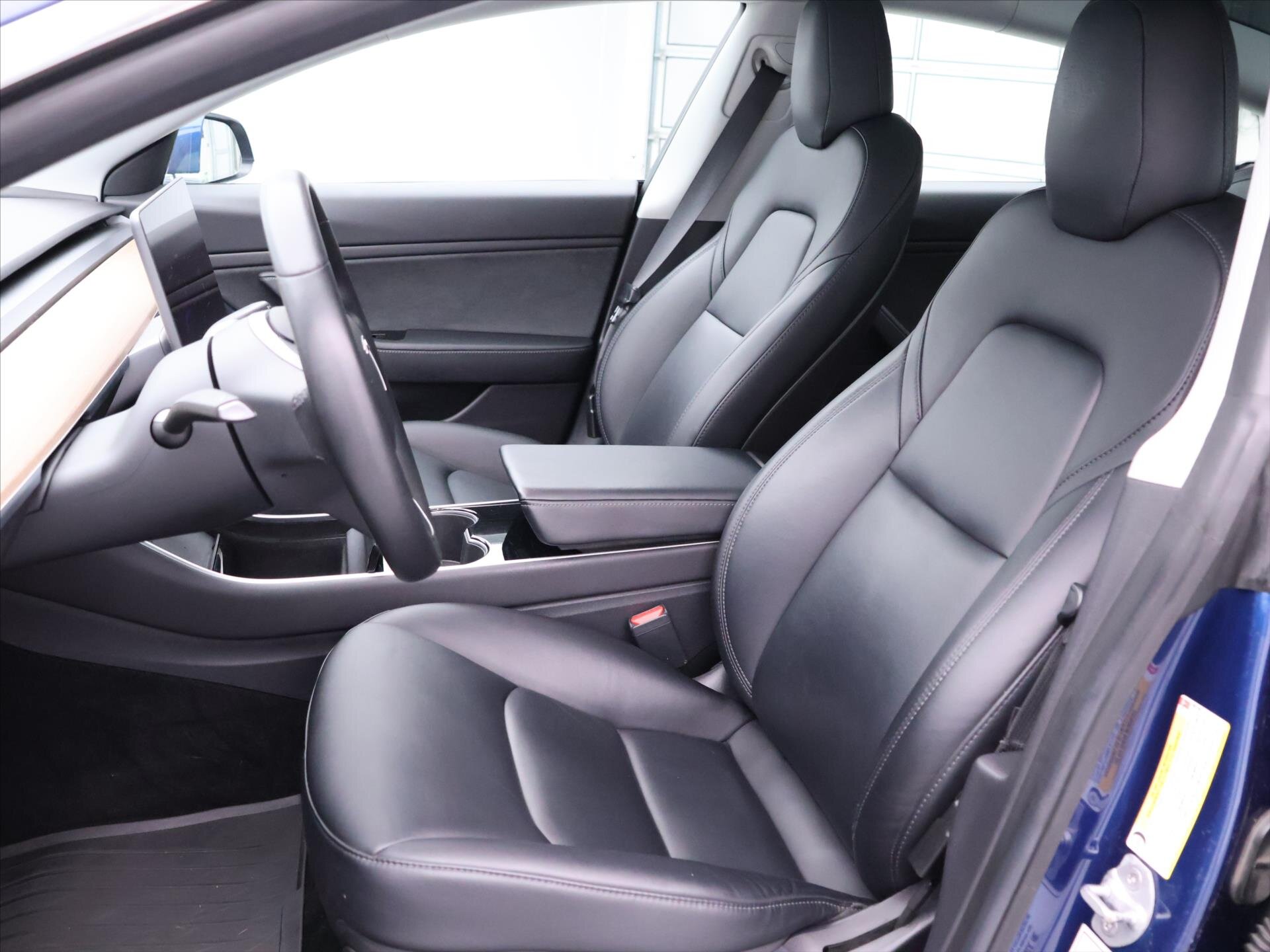 Tesla Model 3 Sedan 0,0 324 kw