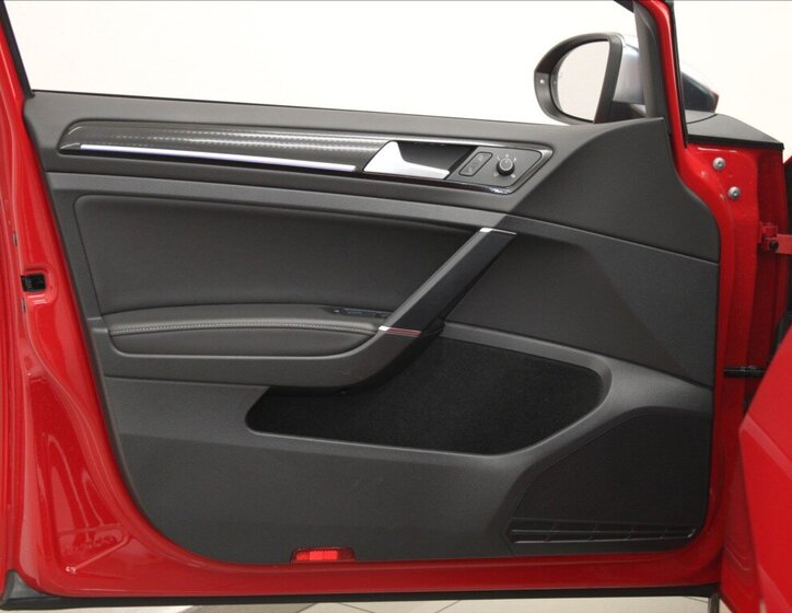 Volkswagen Golf Kombi 2,0 l 221 kw