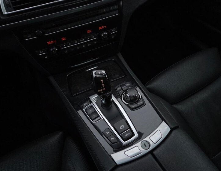 BMW Řada 7 Sedan / Limuzína 4,4 l 300 kw