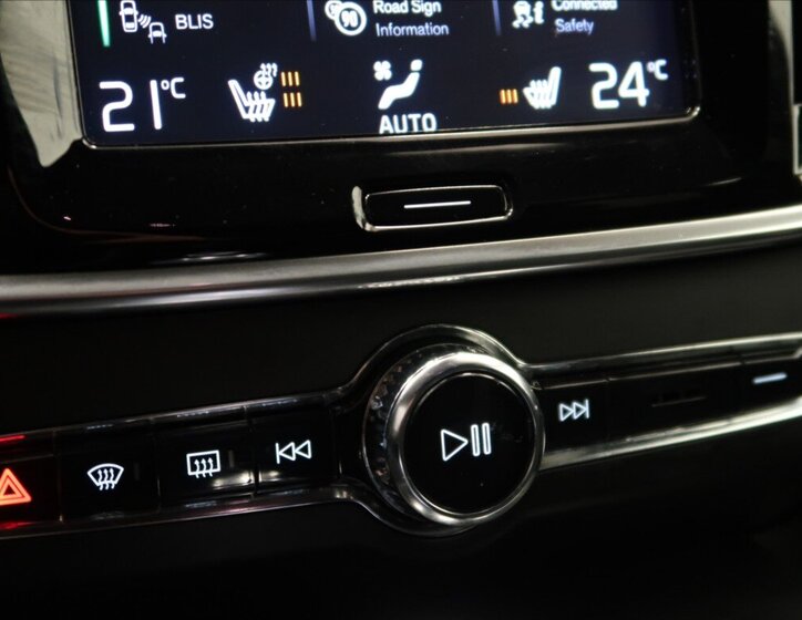 Volvo S90 Sedan / Limuzína 2,0 l 235 kw