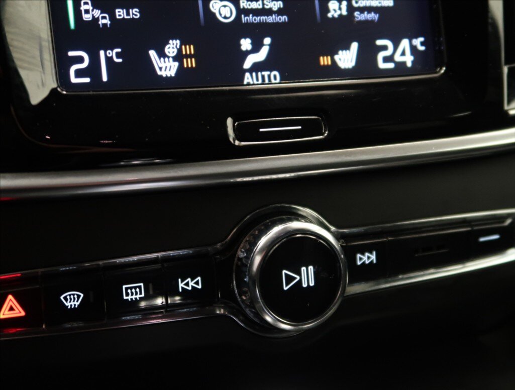 Volvo S90 Sedan / Limuzína 2,0 l 235 kw