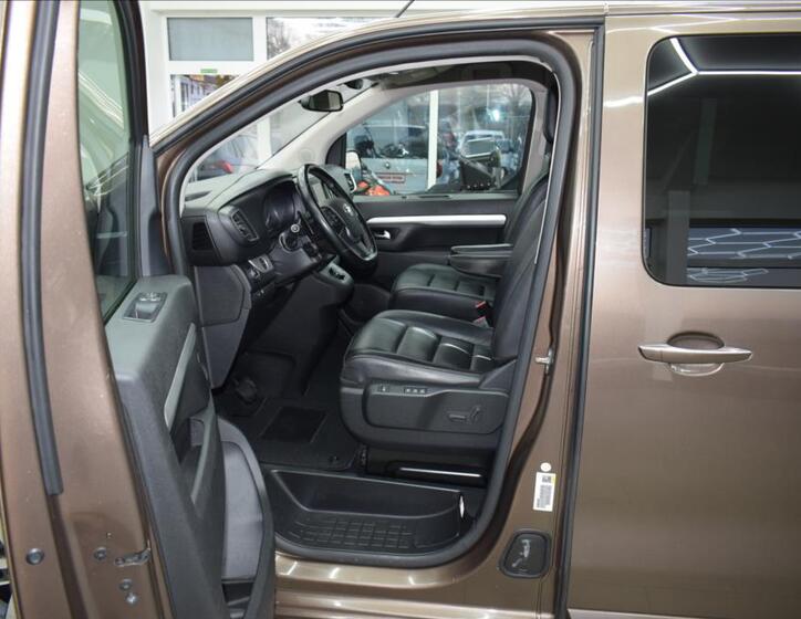 Toyota ProAce Verso 10