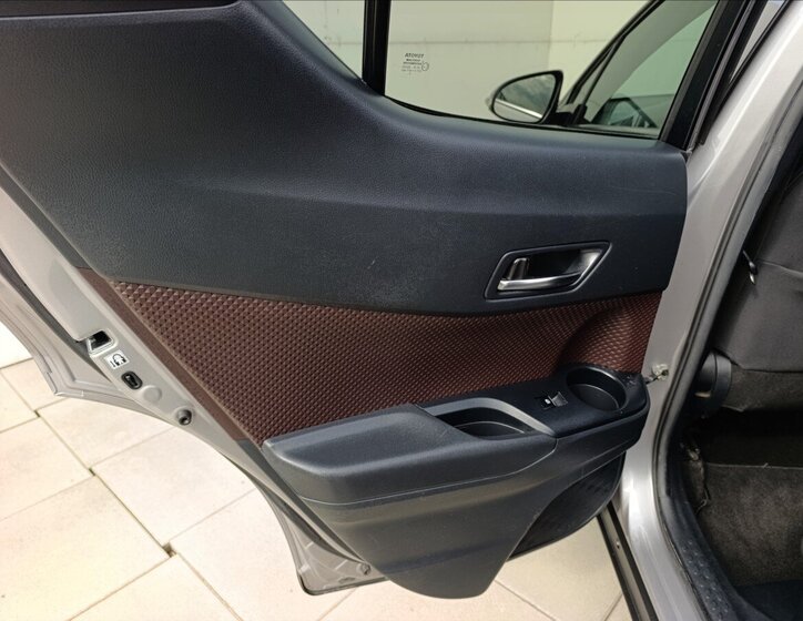 Toyota C-HR Hatchback 1,8 l 72 kw