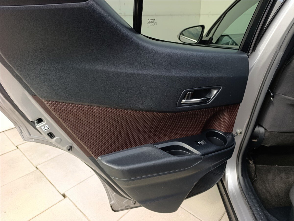Toyota C-HR Hatchback 1,8 l 72 kw