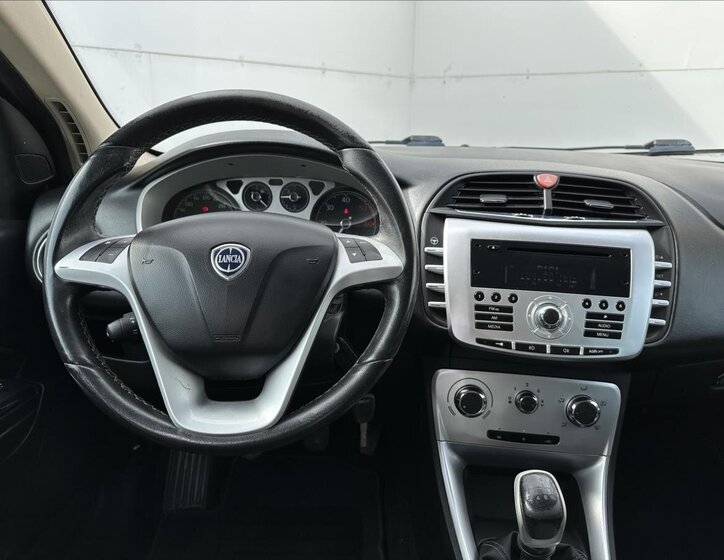 Lancia Delta Hatchback 1,6 l 88 kw