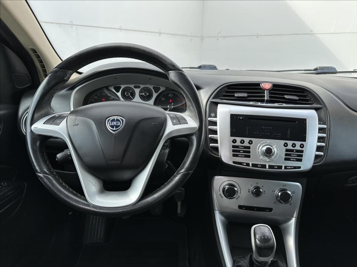 Lancia Delta Hatchback 1,6 l 88 kw