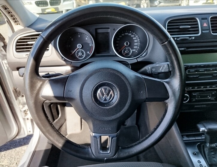 Volkswagen Golf 16