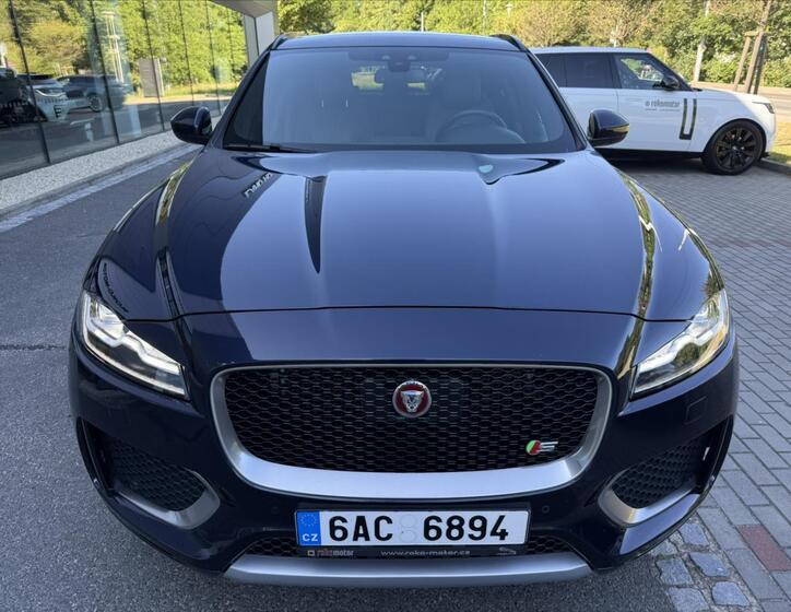 Jaguar F-Pace 3