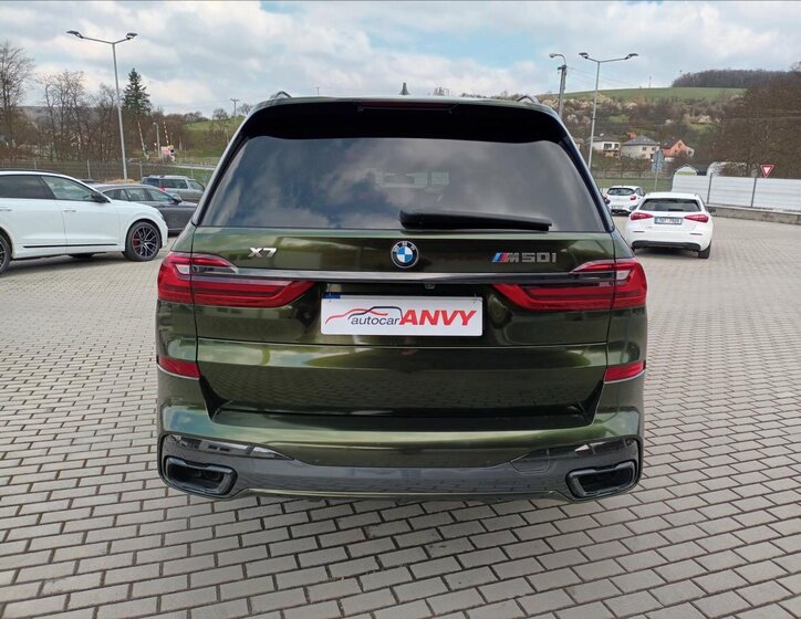 BMW X7 SUV / Terénní 4,4 l 390 kw
