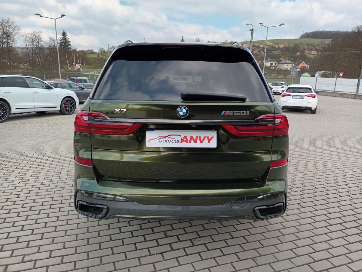 BMW X7 SUV / Terénní 4,4 l 390 kw