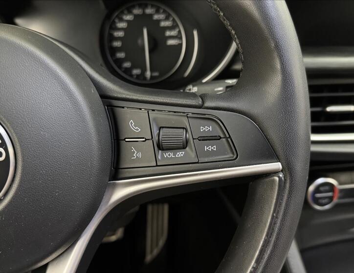 Alfa Romeo Stelvio 12