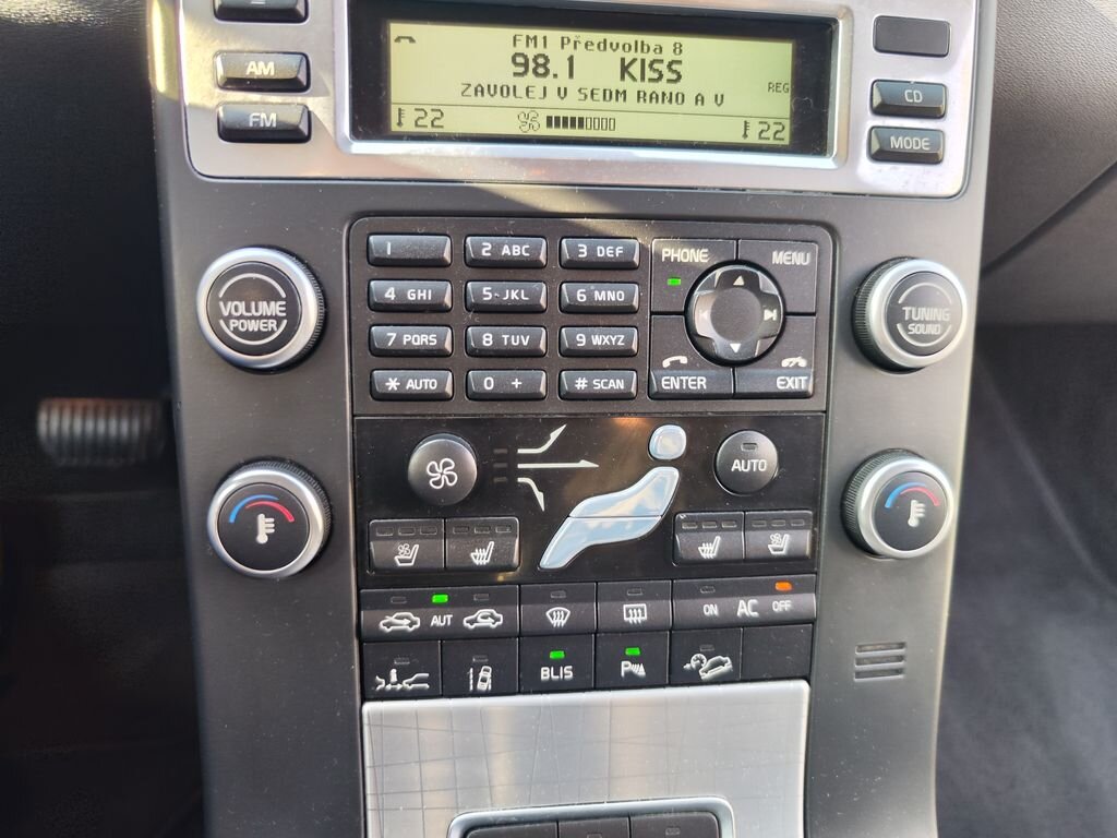 Volvo XC70 Kombi 2,4 l 151 kw