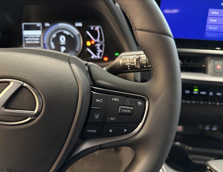 Lexus UX 250h SUV / Terénní 2,0 l 135 kw