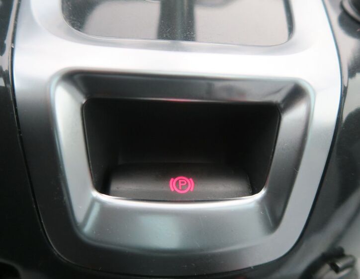 Peugeot 5008 MPV 2,0 l 120 kw