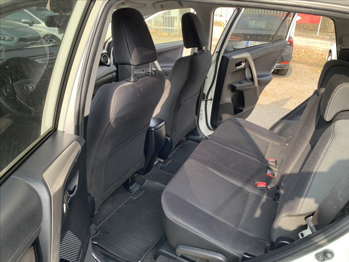 Toyota RAV4 SUV / Terénní 2,2 l 110 kw