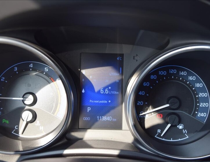 Toyota Auris Kombi 1,2 l 85 kw