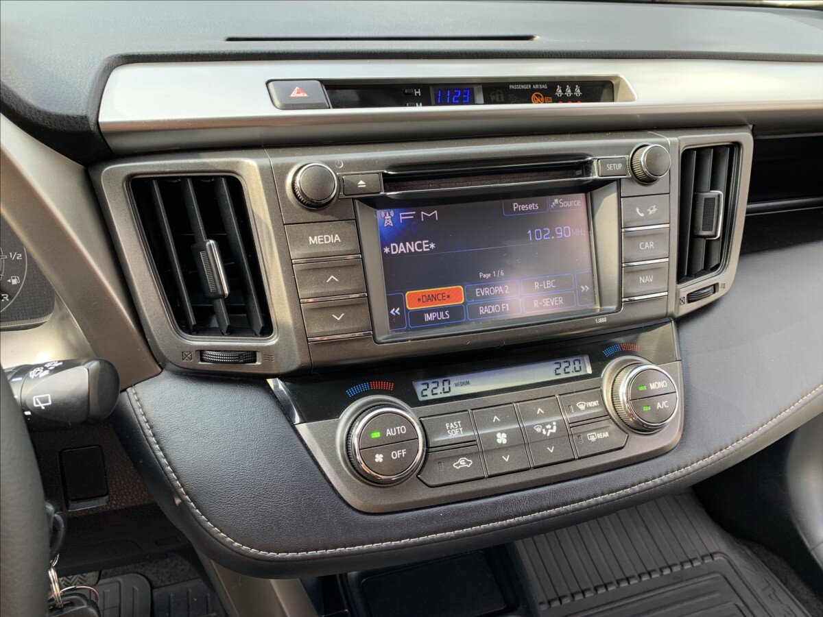 Toyota RAV4 SUV / Terénní 2,2 l 110 kw