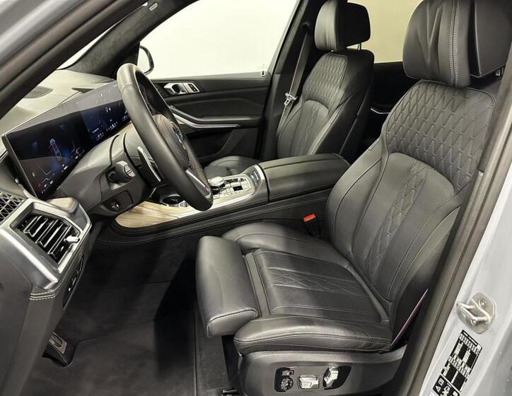 BMW X7 SUV 4,4 l 390 kw