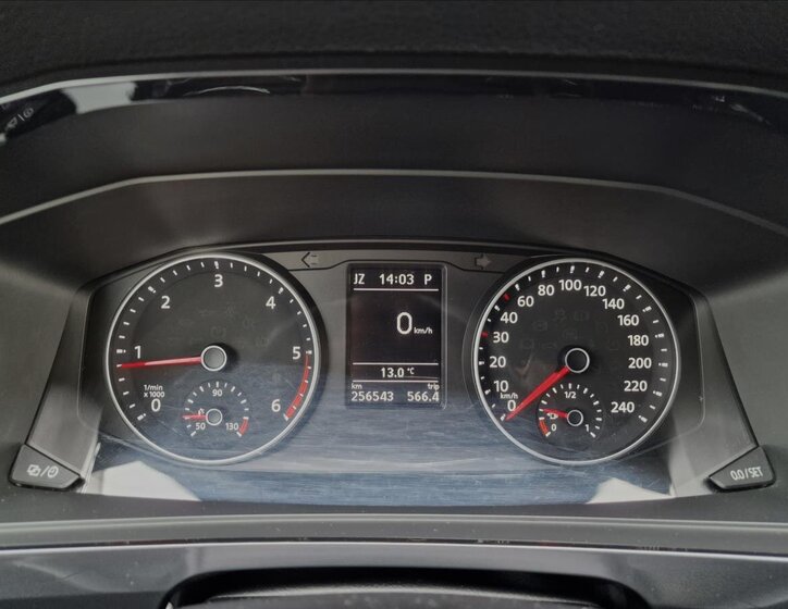 Volkswagen Multivan 23