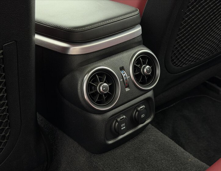 KIA Stinger Hatchback 3,3 l 269 kw