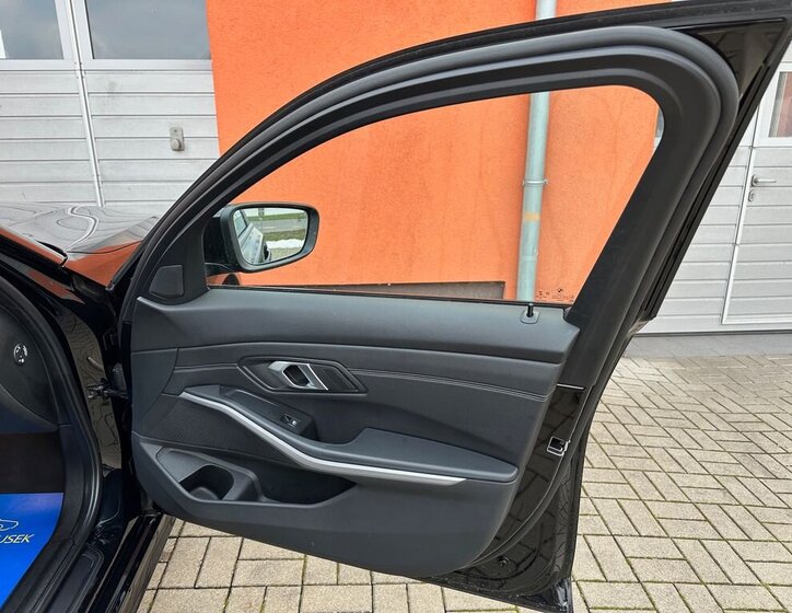 BMW Řada 3 32