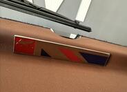 Land Rover Defender 37