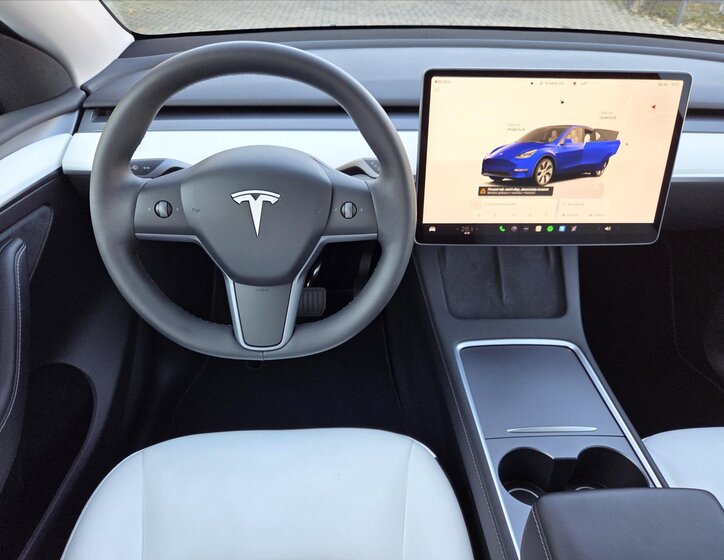 Tesla Model Y 14